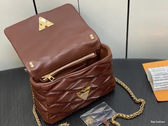 Repladies offers premium fake Louis bags at unbeatable prices. Our products are cheap because we focus on direct sales VUITTON GO-14 MM LOUIS 0212