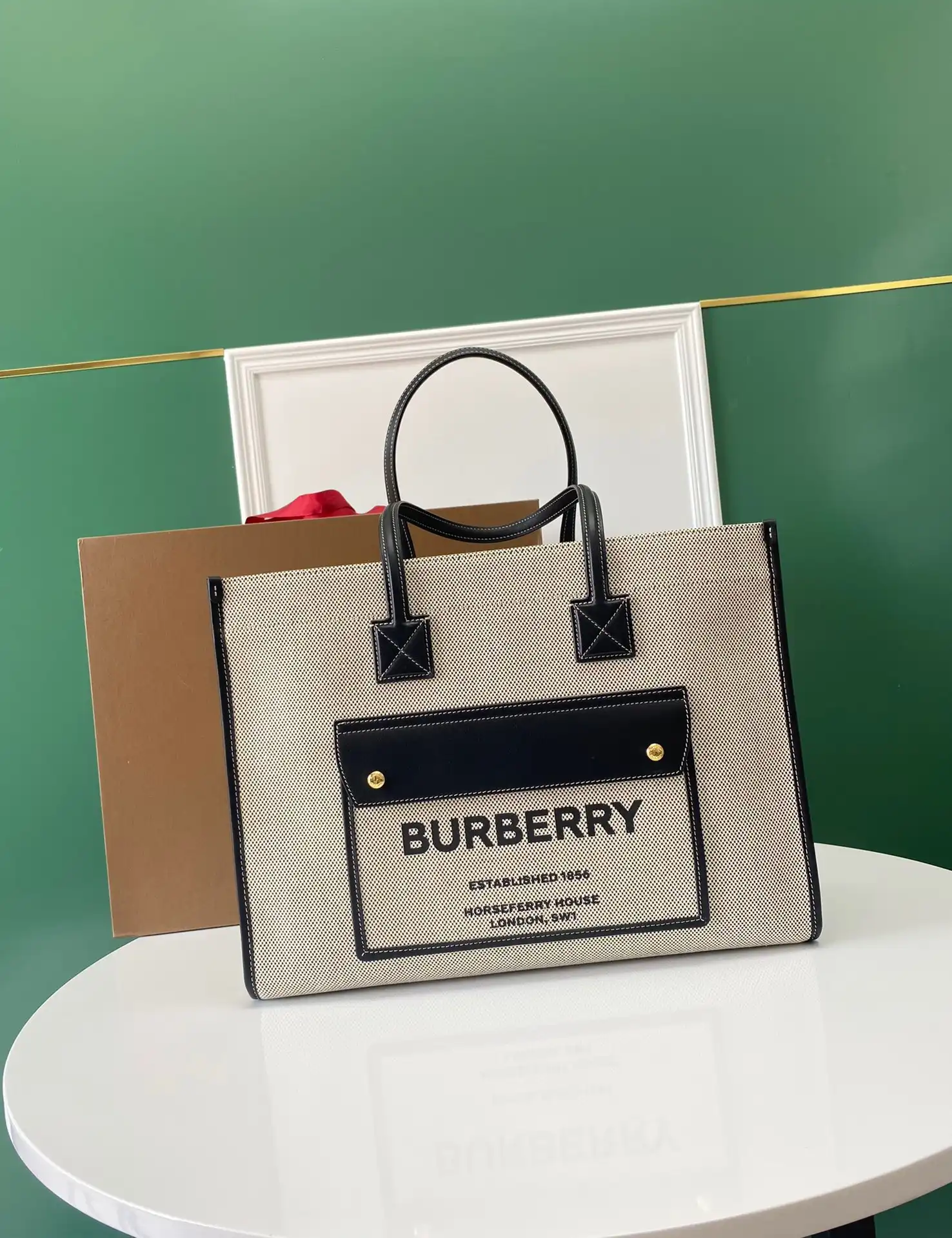 Eliminating the middleman and passing on savings to you. With massive production and tax-free benefits BURBERRY MEDIUM Freya TOTE 0203