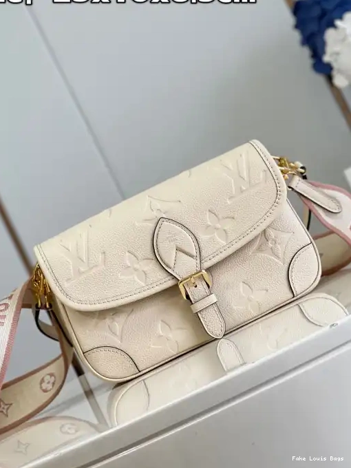 Repladies offers premium fake Louis bags at unbeatable prices. Our products are cheap because we focus on direct sales LOUIS Nano Diane VUITTON 0216