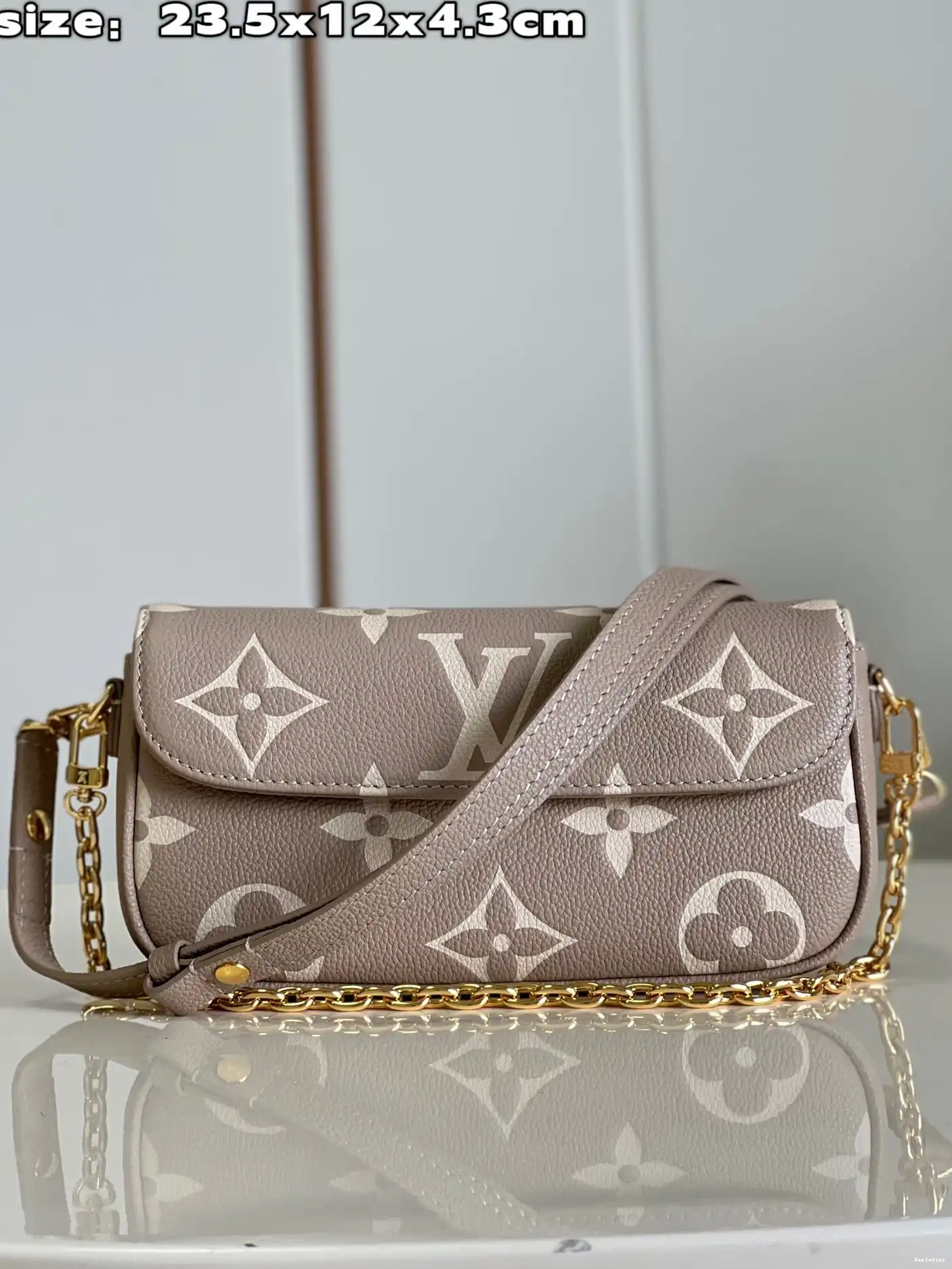 You get luxury for less. Shop now for the best deals on fake Louis bags. VUITTON LOUIS on Ivy Chain Wallet 0219