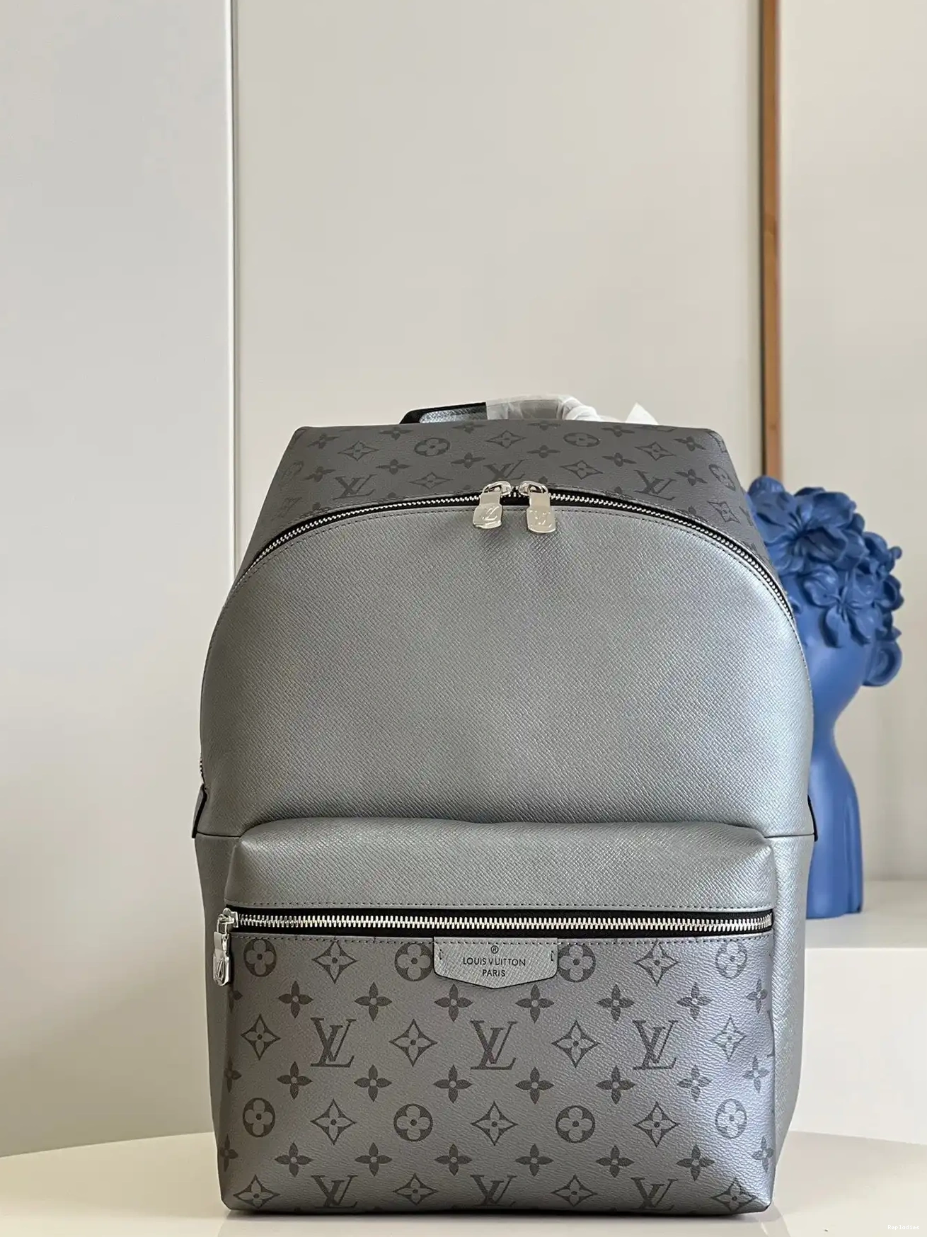 You get luxury for less. Shop now for the best deals on fake Louis bags. LOUIS VUITTON PM BACKPACK DISCOVERY 0222