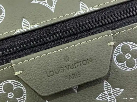 Eliminating the middleman and passing on savings to you. With massive production and tax-free benefits Louis Discovery Backpack PM-29*38*20CM Vuitton 0215