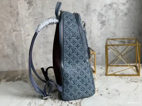 Repladies offers premium fake Louis bags at unbeatable prices. Our products are cheap because we focus on direct sales BACKPACK LOUIS VUITTON ELLIPSE 0207