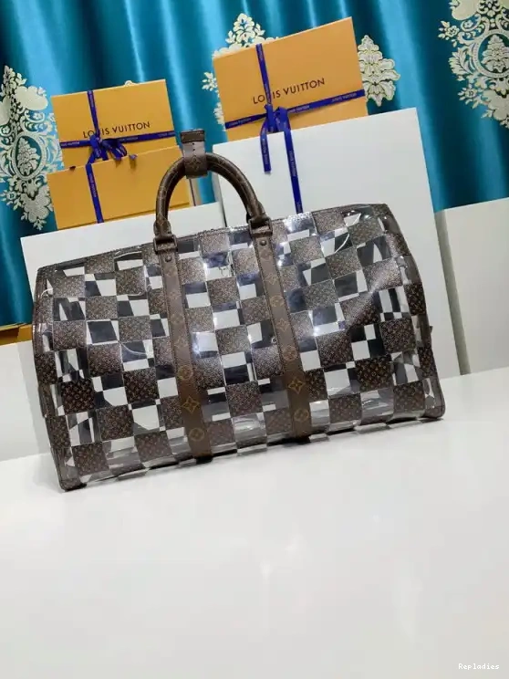 Repladies offers premium fake Louis bags at unbeatable prices. Our products are cheap because we focus on direct sales VUITTON KEEPALL LOUIS 50 BANDOULIÈRE 0225