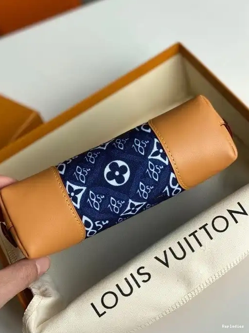 Eliminating the middleman and passing on savings to you. With massive production and tax-free benefits VUITTON LOUIS COSMETIC 1854 POUCH SINCE PM 0214