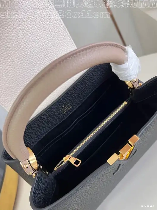 Eliminating the middleman and passing on savings to you. With massive production and tax-free benefits LOUIS VUITTON BB-31.5*20*11CM CAPUCINES 0226