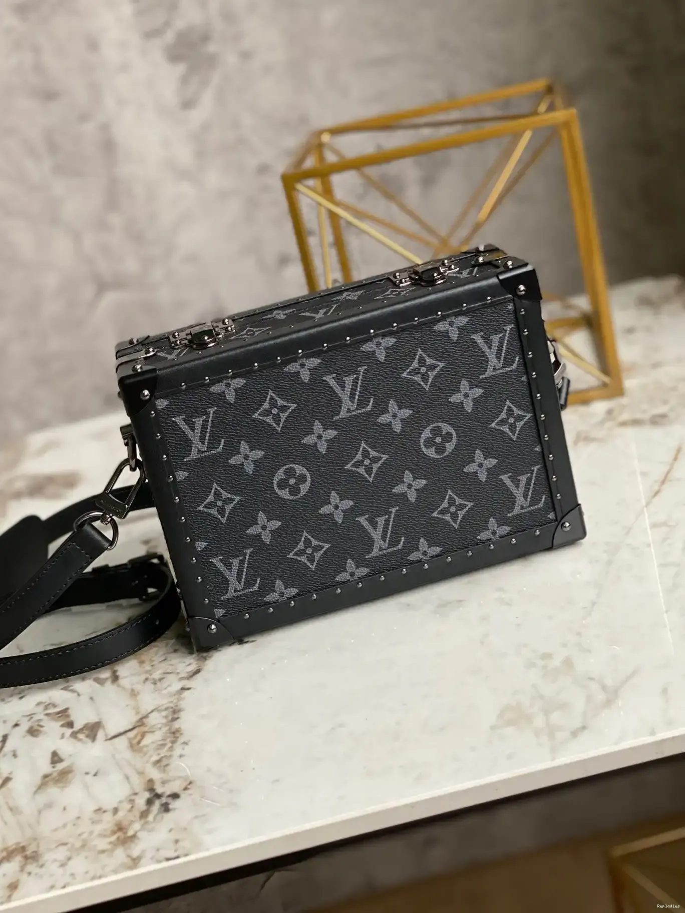 You get luxury for less. Shop now for the best deals on fake Louis bags. VUITTON CLUTCH BOX LOUIS 0207