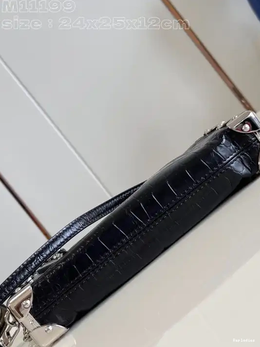 Repladies offers premium fake Louis bags at unbeatable prices. Our products are cheap because we focus on direct sales Slim Louis Vuitton Trunk-23*12*4CM 0215