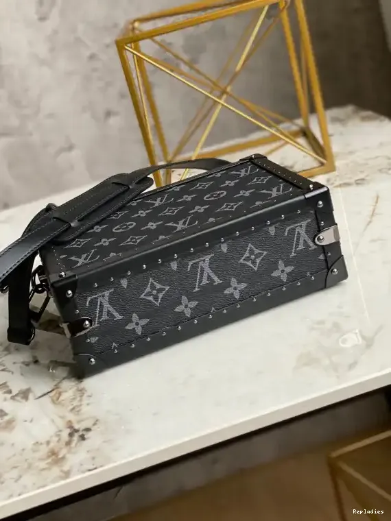 You get luxury for less. Shop now for the best deals on fake Louis bags. VUITTON CLUTCH BOX LOUIS 0207