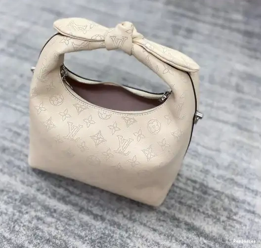 Repladies offers premium fake Louis bags at unbeatable prices. Our products are cheap because we focus on direct sales WHY PM VUITTON LOUIS KNOT 0212