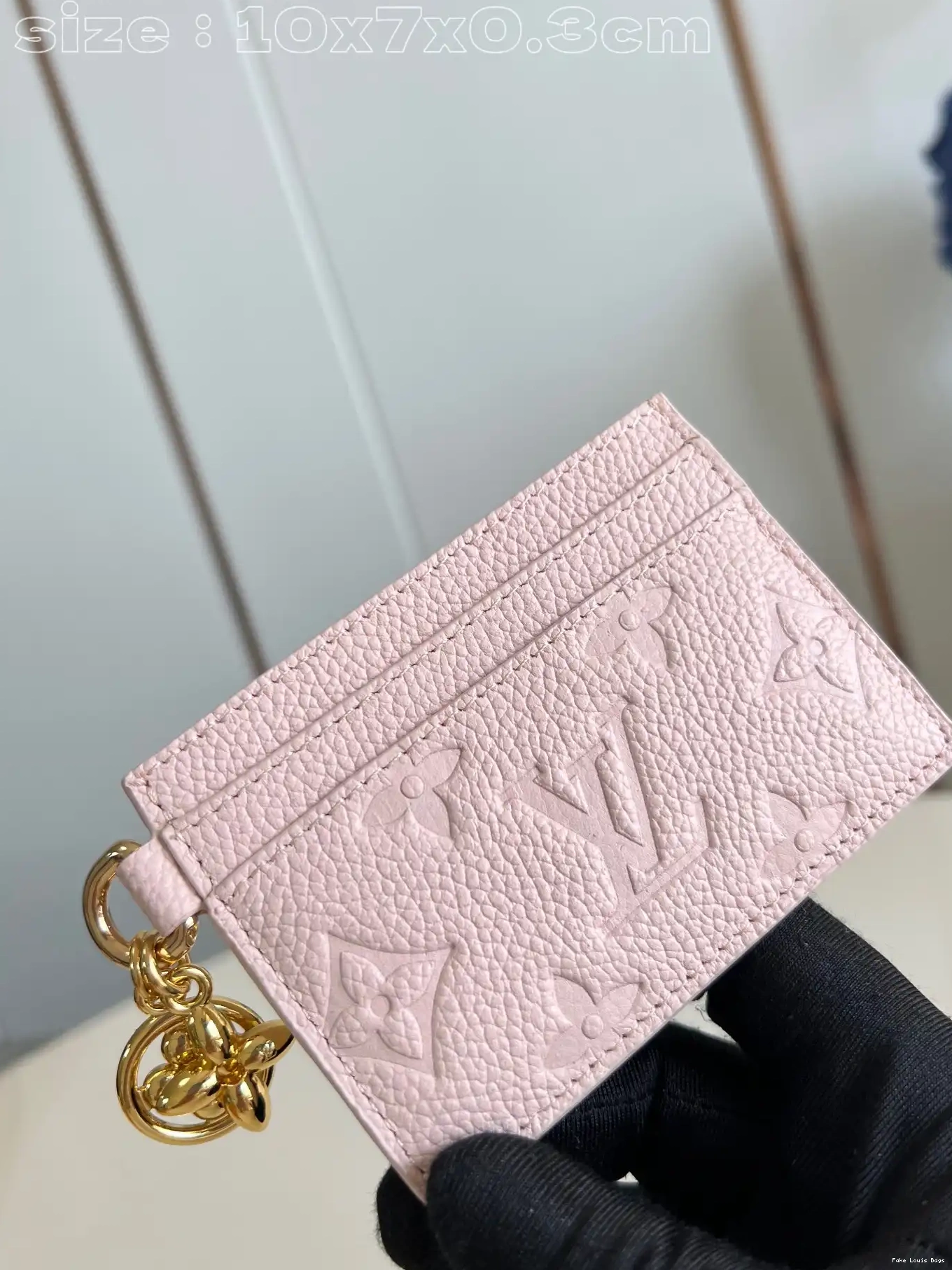 Repladies offers premium fake Louis bags at unbeatable prices. Our products are cheap because we focus on direct sales VUITTON Charms CARD HOLDER-10.2*7.3*0.3CM LOUIS 0216