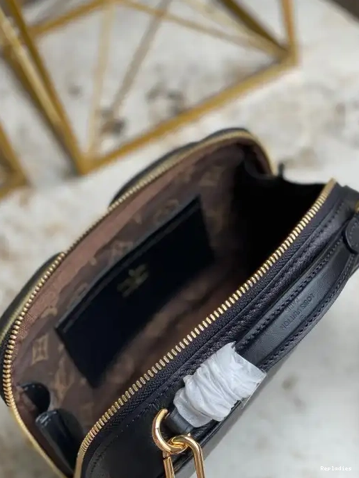 Repladies offers premium fake Louis bags at unbeatable prices. Our products are cheap because we focus on direct sales UTILITY VUITTON CROSSBODY LOUIS 0227