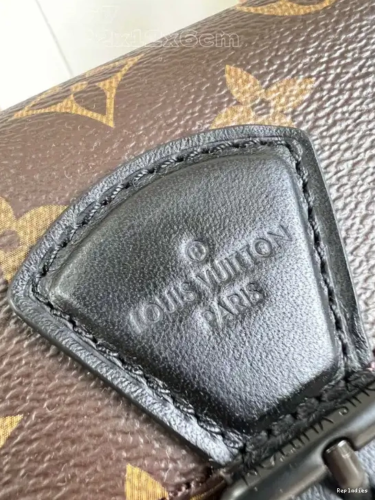 Eliminating the middleman and passing on savings to you. With massive production and tax-free benefits Wearable Montsouris Wallet LOUIS VUITTON 0208