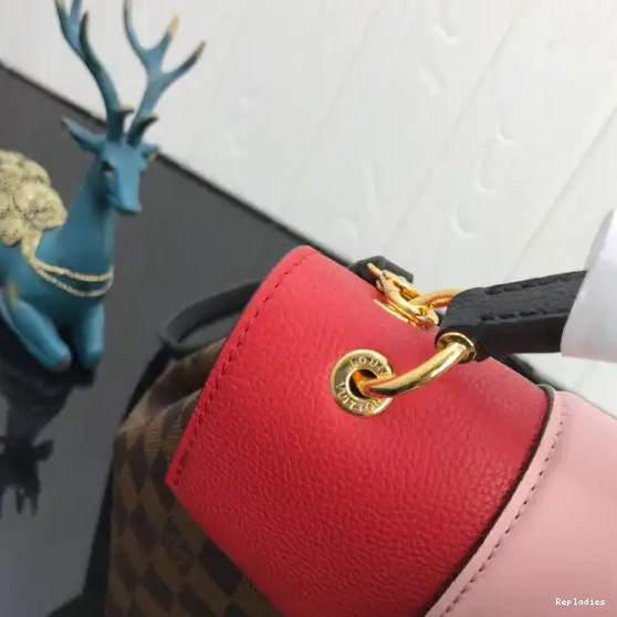 Repladies offers premium fake Louis bags at unbeatable prices. Our products are cheap because we focus on direct sales VUITTON CLAPTON LOUIS BACKPACK 0224