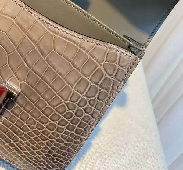 Repladies offers premium fake Louis bags at unbeatable prices. Our products are cheap because we focus on direct sales HERMES CONSTANCE 18 ALL HANDMADE 0204