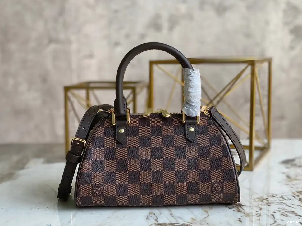 Eliminating the middleman and passing on savings to you. With massive production and tax-free benefits BAG LOUIS VUITTON VINTAGE 0225