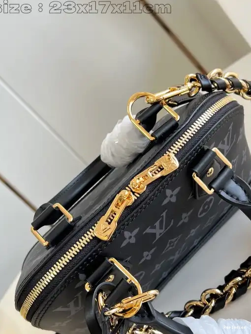 Repladies offers premium fake Louis bags at unbeatable prices. Our products are cheap because we focus on direct sales BB-23.5*17.5*11.5cm ALMA VUITTON LOUIS 0228