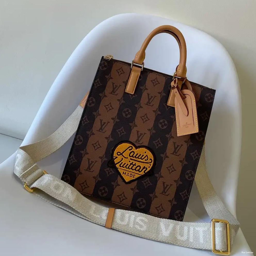 You get luxury for less. Shop now for the best deals on fake Louis bags. SAC VUITTON PLAT CROSS LOUIS 0219