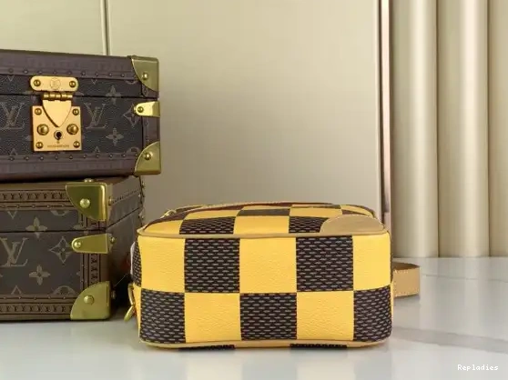 Eliminating the middleman and passing on savings to you. With massive production and tax-free benefits LOUIS VUITTON Chess Messenger-24*24*8CM 0224