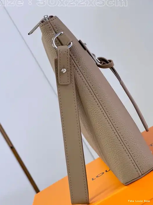 Repladies offers premium fake Louis bags at unbeatable prices. Our products are cheap because we focus on direct sales POUCH VUITTON LOUIS IPAD 0207