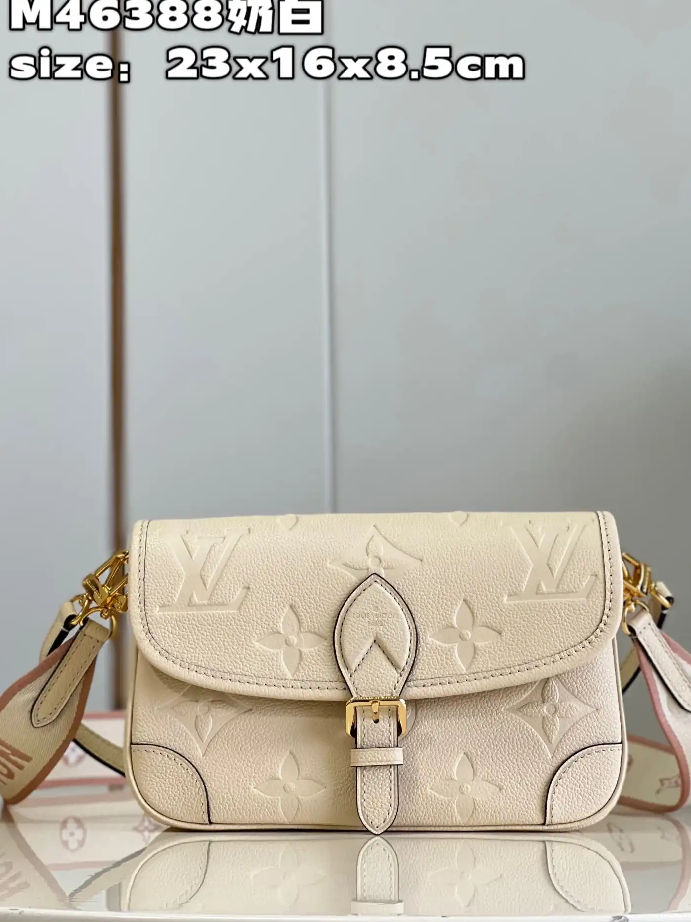 Repladies offers premium fake Louis bags at unbeatable prices. Our products are cheap because we focus on direct sales LOUIS Nano Diane VUITTON 0216