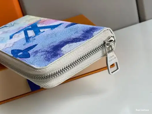 Repladies offers premium fake Louis bags at unbeatable prices. Our products are cheap because we focus on direct sales VUITTON ZIPPY LOUIS WALLET 0219