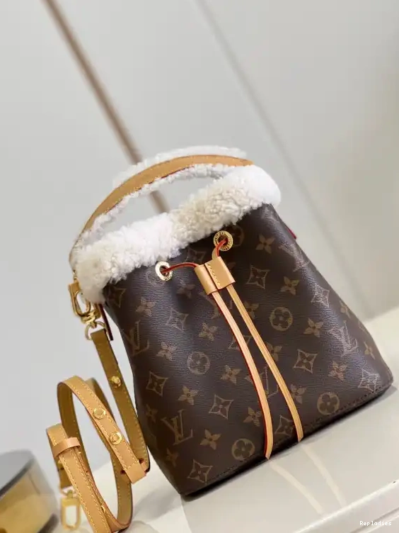 Repladies offers premium fake Louis bags at unbeatable prices. Our products are cheap because we focus on direct sales LOUIS VUITTON NÉONOÉ BB 0223