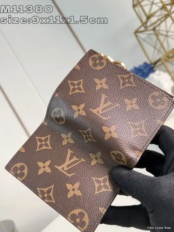 Eliminating the middleman and passing on savings to you. With massive production and tax-free benefits LOUIS - 9*11.5*1.5CM Lisa Wallet VUITTON 0221