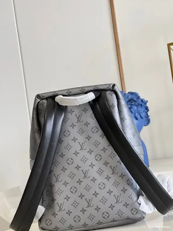 You get luxury for less. Shop now for the best deals on fake Louis bags. LOUIS VUITTON PM BACKPACK DISCOVERY 0222