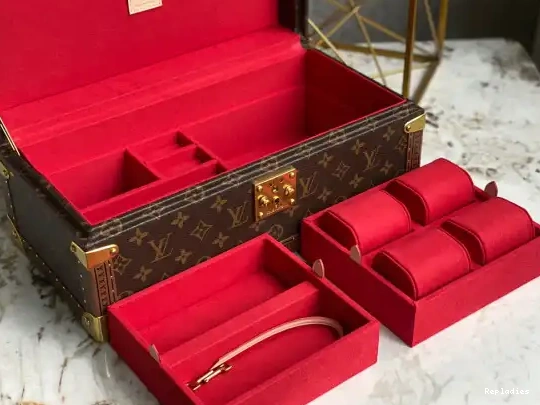 Eliminating the middleman and passing on savings to you. With massive production and tax-free benefits VUITTON ACCESSOIRES LOUIS COFFRET 0217