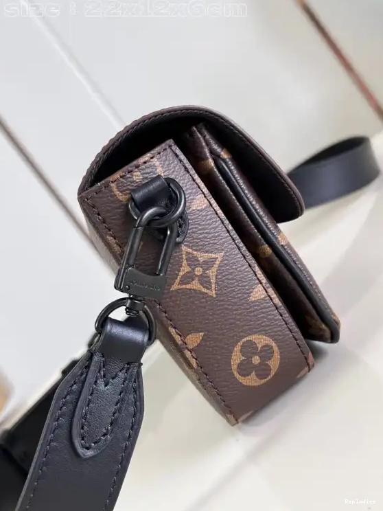 Eliminating the middleman and passing on savings to you. With massive production and tax-free benefits Wearable Montsouris Wallet LOUIS VUITTON 0208