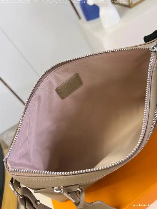 Repladies offers premium fake Louis bags at unbeatable prices. Our products are cheap because we focus on direct sales POUCH VUITTON LOUIS IPAD 0207