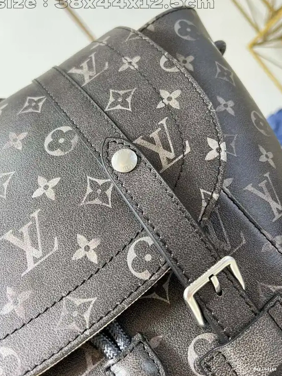 Repladies offers premium fake Louis bags at unbeatable prices. Our products are cheap because we focus on direct sales Vuitton Louis Christopher Backpack MM-38*44*12.5CM 0215