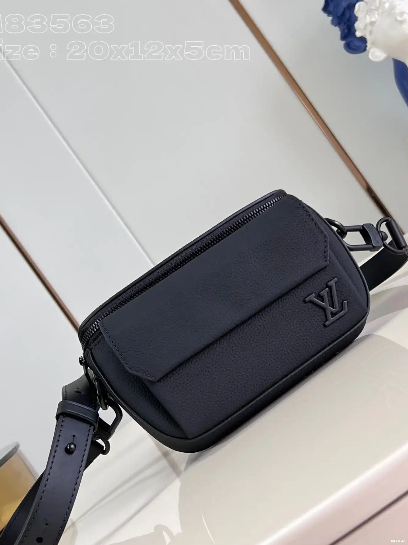 Repladies offers premium fake Louis bags at unbeatable prices. Our products are cheap because we focus on direct sales LOUIS Wallet-20*12*5.5CM Pilot Wearable VUITTON 0224