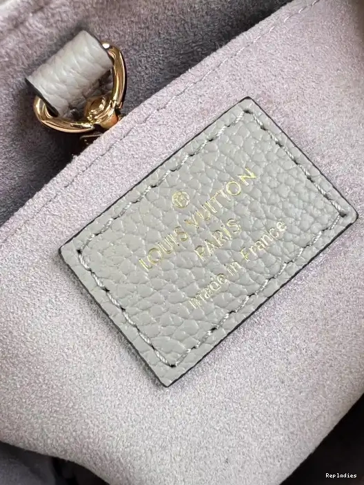 You get luxury for less. Shop now for the best deals on fake Louis bags. LOUIS ONTHEGO VUITTON BB-18*15*8.5cm 0214