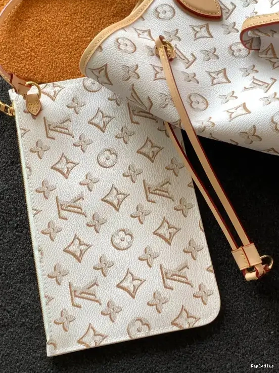 Repladies offers premium fake Louis bags at unbeatable prices. Our products are cheap because we focus on direct sales LOUIS VUITTON NEVERFULL MM 0215