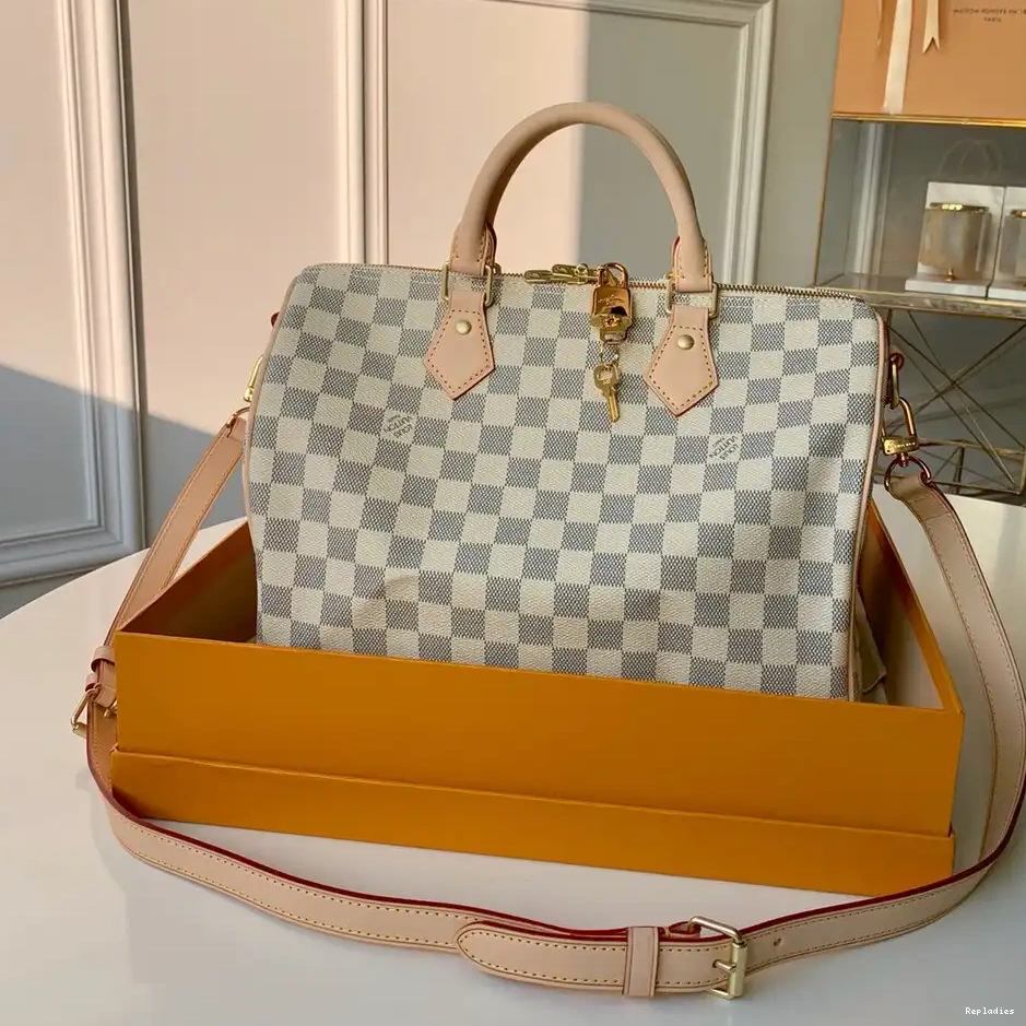 Repladies offers premium fake Louis bags at unbeatable prices. Our products are cheap because we focus on direct sales BANDOULIERE Louis SPEEDY 30 Vuitton 0226