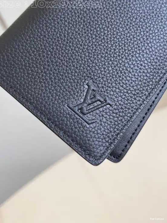 Repladies offers premium fake Louis bags at unbeatable prices. Our products are cheap because we focus on direct sales VUITTON LOUIS BRAZZA WALLET-10*19*2cm 0210