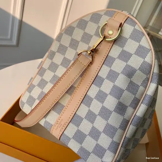 Repladies offers premium fake Louis bags at unbeatable prices. Our products are cheap because we focus on direct sales BANDOULIERE Louis SPEEDY 30 Vuitton 0226