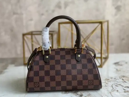 Eliminating the middleman and passing on savings to you. With massive production and tax-free benefits BAG LOUIS VUITTON VINTAGE 0225