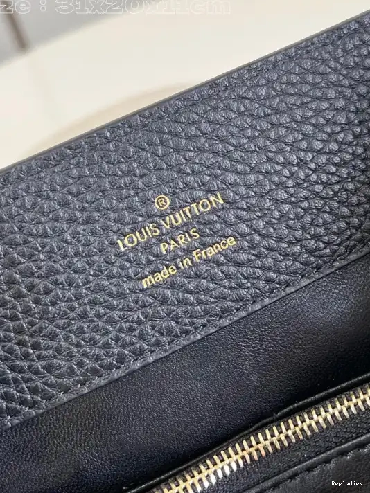 Eliminating the middleman and passing on savings to you. With massive production and tax-free benefits LOUIS VUITTON BB-31.5*20*11CM CAPUCINES 0226