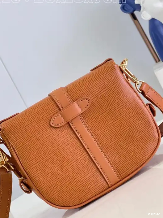 Repladies offers premium fake Louis bags at unbeatable prices. Our products are cheap because we focus on direct sales BB VUITTON Saumur LOUIS 0225