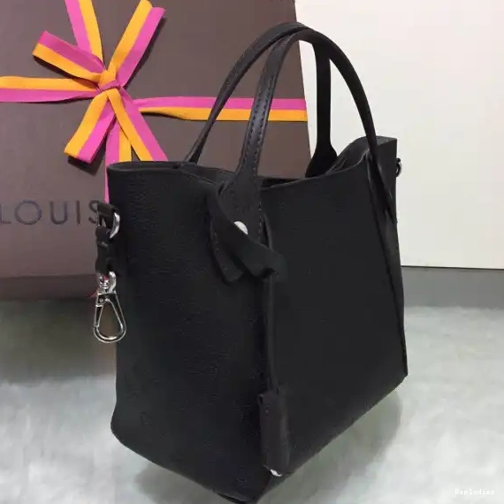 Repladies offers premium fake Louis bags at unbeatable prices. Our products are cheap because we focus on direct sales HINA LOUIS VUITTON PM 0217