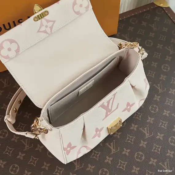 Repladies offers premium fake Louis bags at unbeatable prices. Our products are cheap because we focus on direct sales FAVORITE VUITTON LOUIS 0207