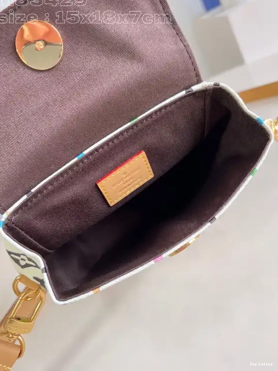 Repladies offers premium fake Louis bags at unbeatable prices. Our products are cheap because we focus on direct sales VUITTON Steamer LOUIS Nano 0215