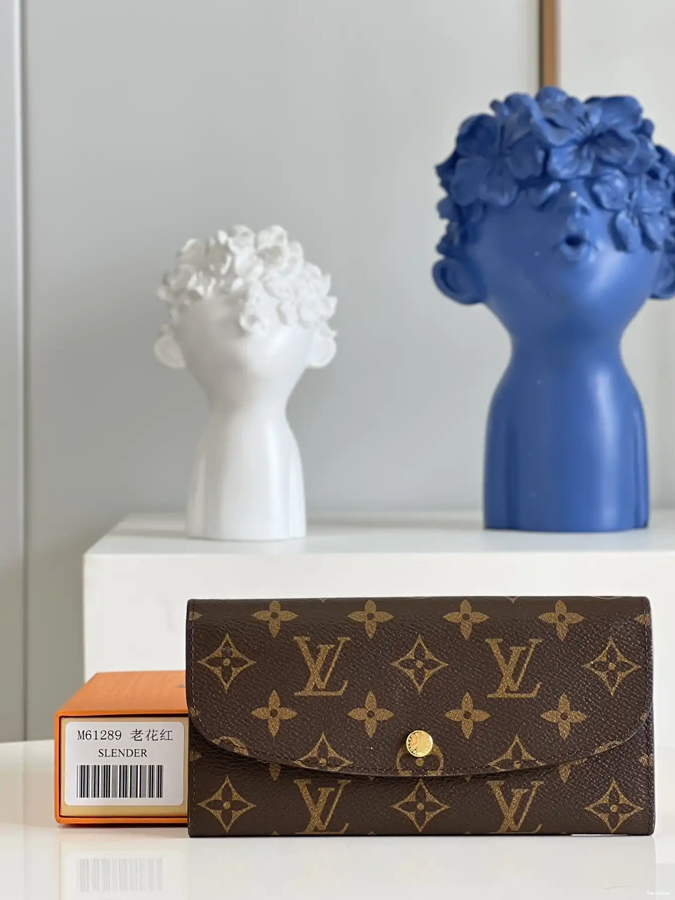 Repladies offers premium fake Louis bags at unbeatable prices. Our products are cheap because we focus on direct sales EMILIE VUITTON wallet LOUIS 0222