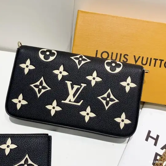 You get luxury for less. Shop now for the best deals on fake Louis bags. FÉLICIE VUITTON POCHETTE LOUIS 0216