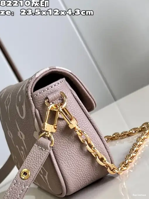 You get luxury for less. Shop now for the best deals on fake Louis bags. VUITTON LOUIS on Ivy Chain Wallet 0219