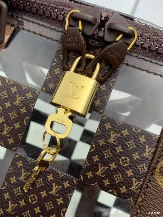 Repladies offers premium fake Louis bags at unbeatable prices. Our products are cheap because we focus on direct sales VUITTON KEEPALL LOUIS 50 BANDOULIÈRE 0225