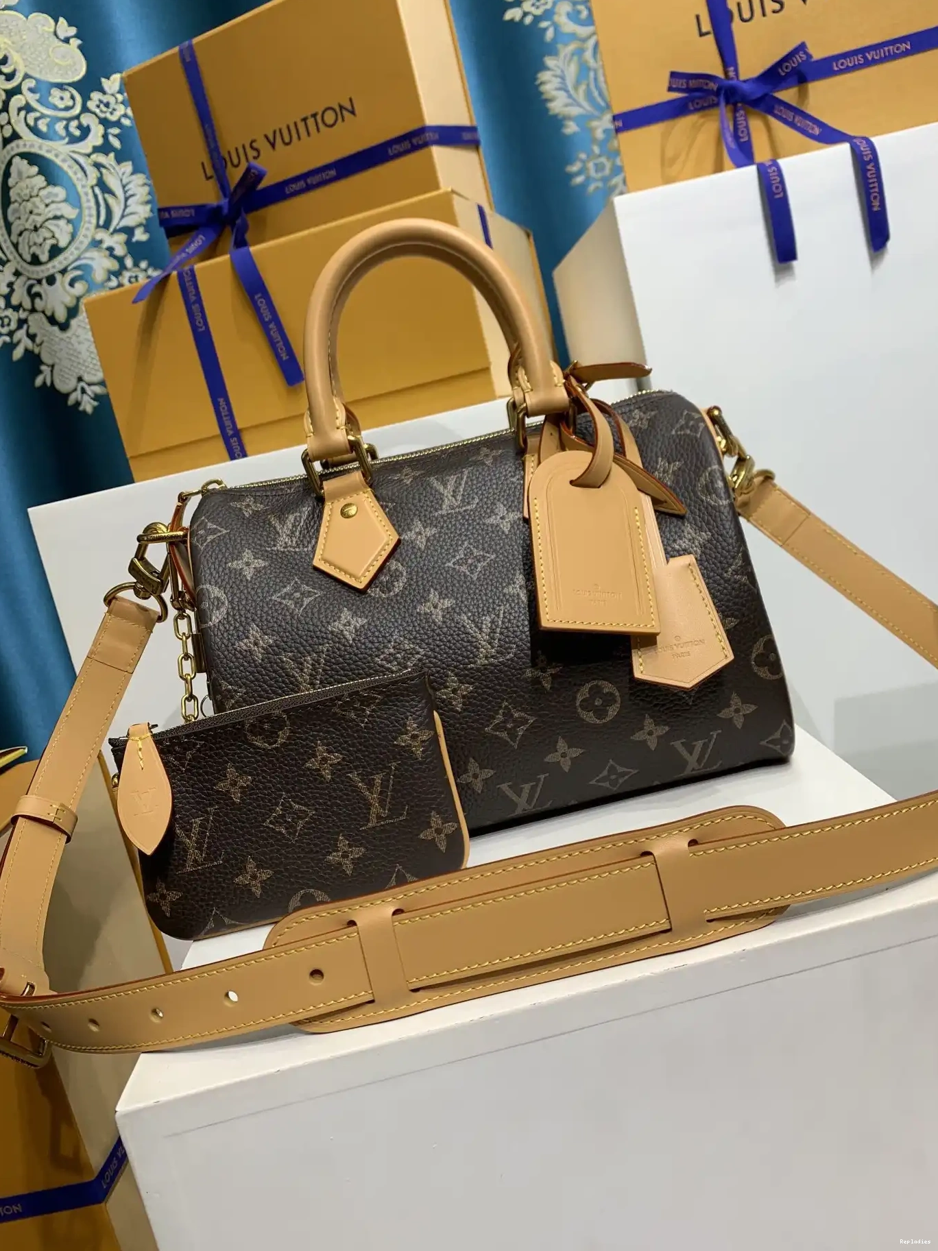 Eliminating the middleman and passing on savings to you. With massive production and tax-free benefits 25 Speedy Bandoulière  VUITTON P9 LOUIS 0227